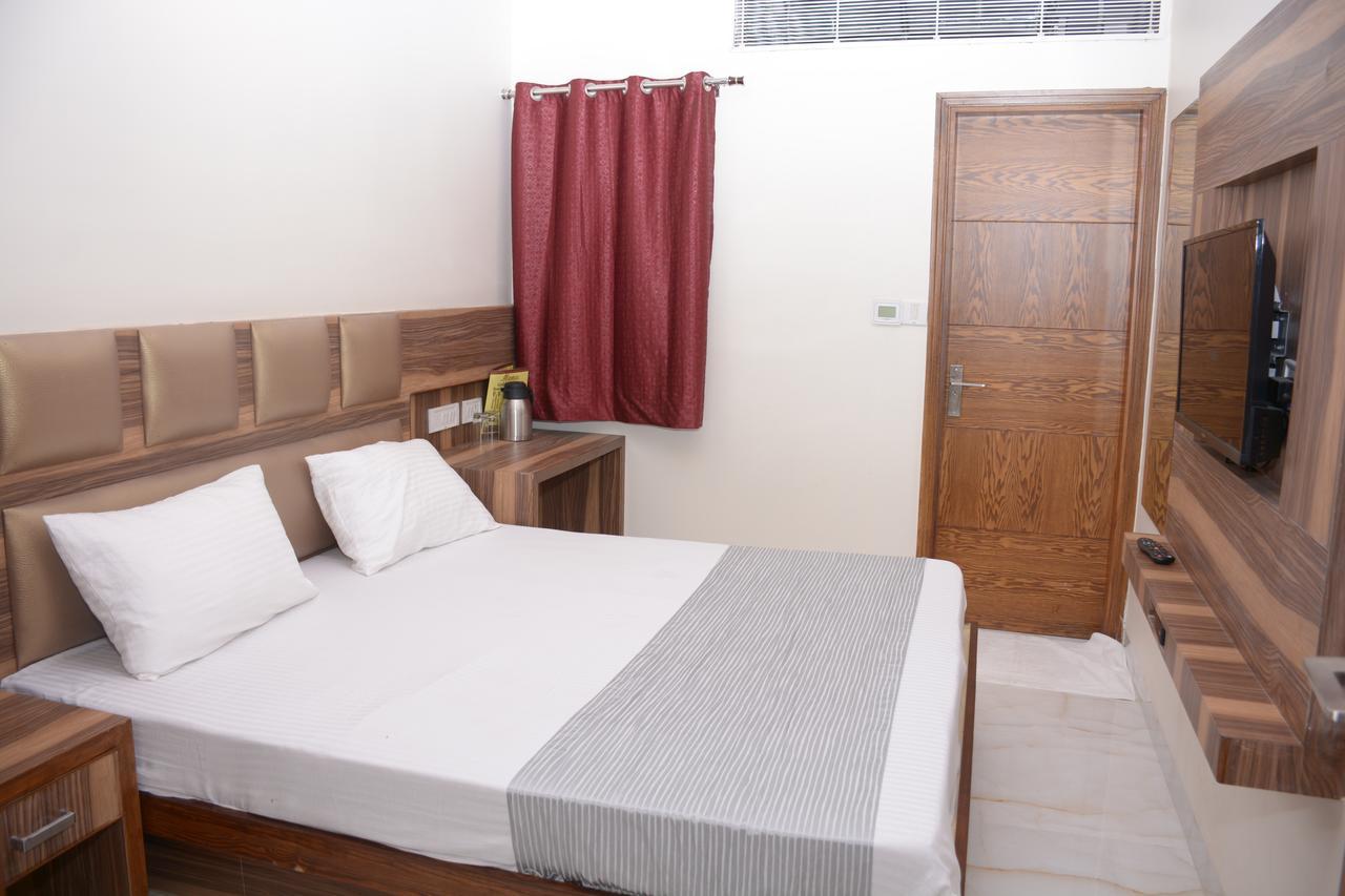Hotel Golden Oasis - A Well Hygiene Property Paharganj Ngoại thất bức ảnh